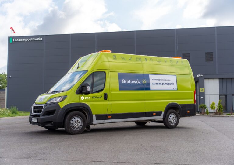 Gratowóz na tle Biokompostowni, MPSZOK