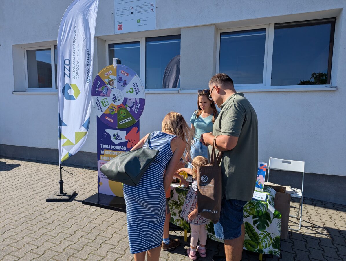 Stoisko ZZO na pikniku rodzinnym w Szkole Podstawowej nr 54
