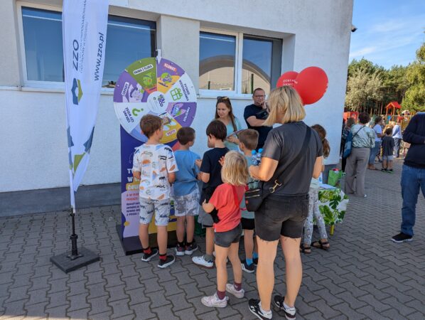Stoisko ZZO na pikniku rodzinnym w Szkole Podstawowej nr 54