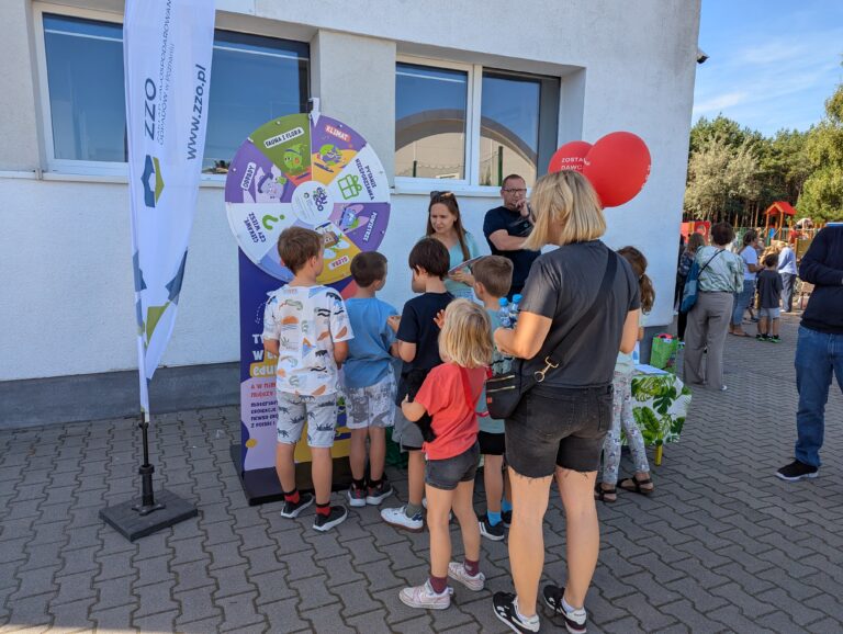 Stoisko ZZO na pikniku rodzinnym w Szkole Podstawowej nr 54