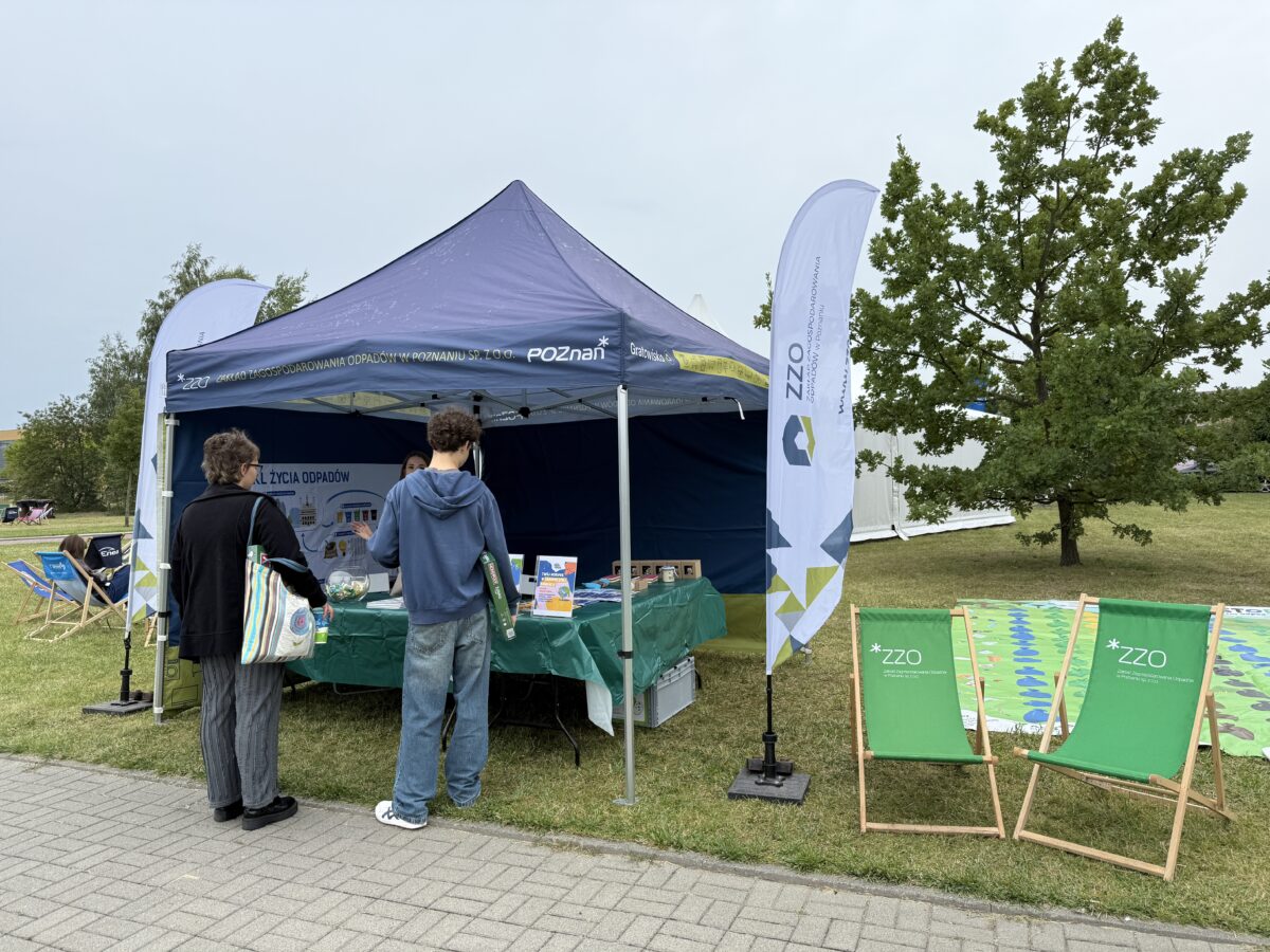 Zdjęcie stoiska Zakładu Zagospodarowania Odpadów w Poznaniu na festiwalu Młodosfera